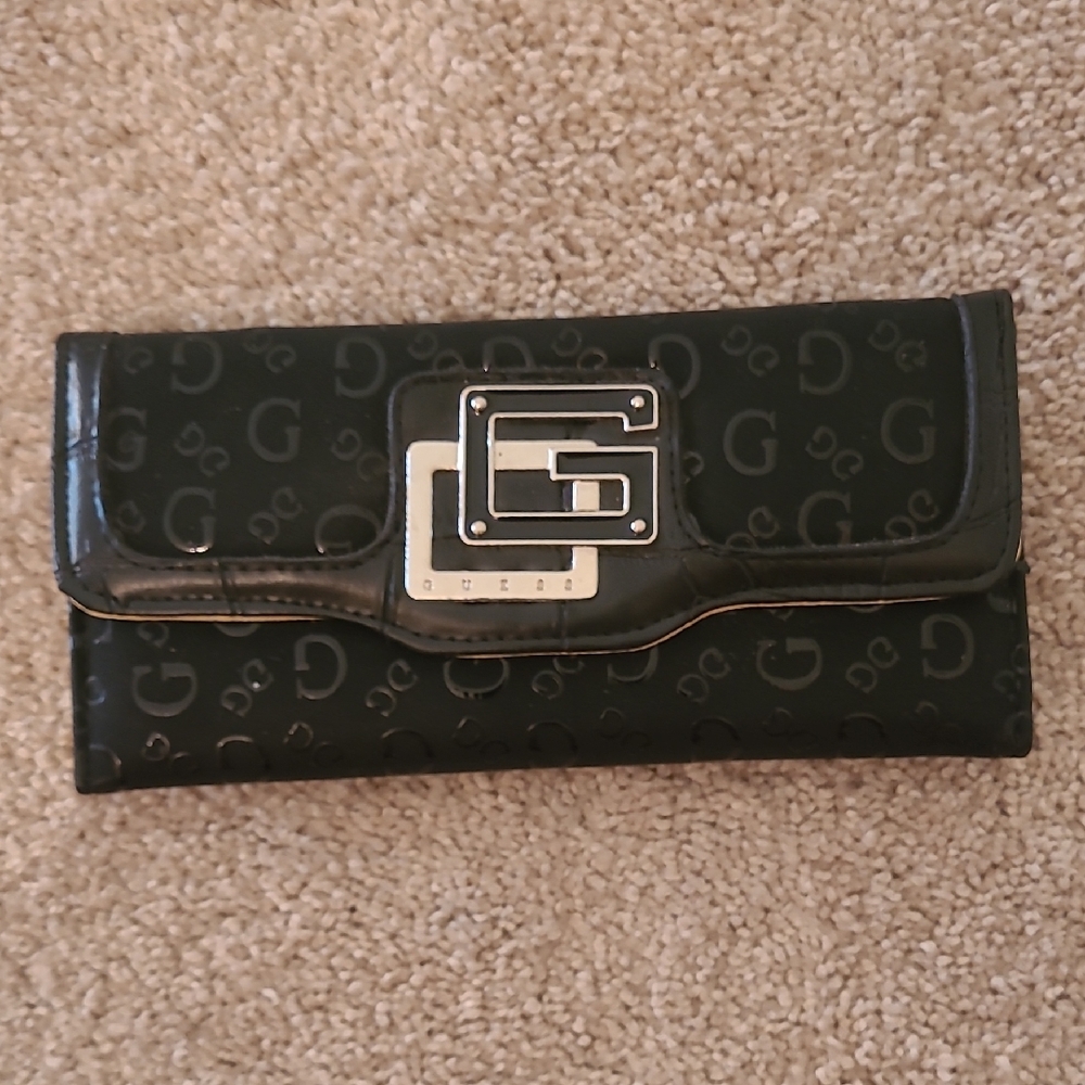 NWOT Guess Black Trifold Wallet